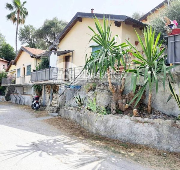 casa indipendente in vendita a Camporosso
