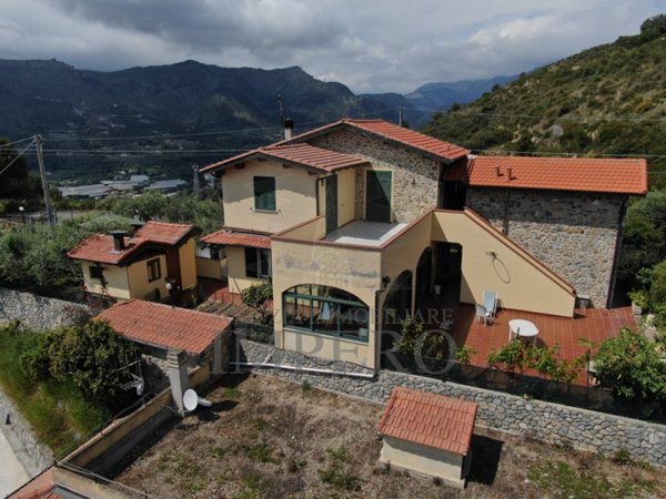 casa indipendente in vendita a Camporosso