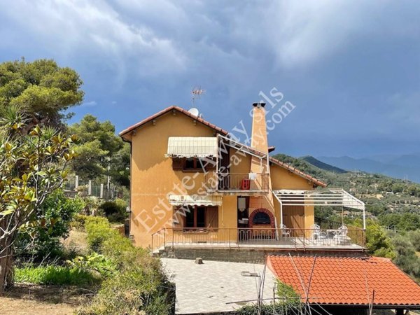 casa indipendente in vendita a Camporosso in zona Ciaixe