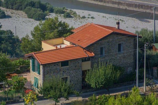 casa indipendente in vendita a Camporosso