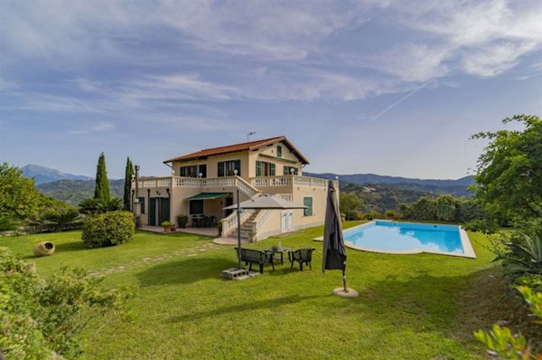 casa indipendente in vendita a Camporosso