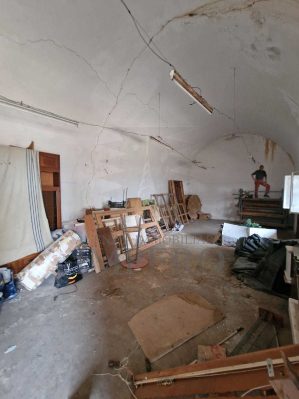locale di sgombero in vendita a Camporosso