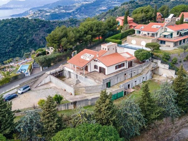 casa indipendente in vendita a Camporosso