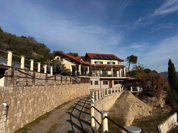 casa indipendente in vendita a Camporosso