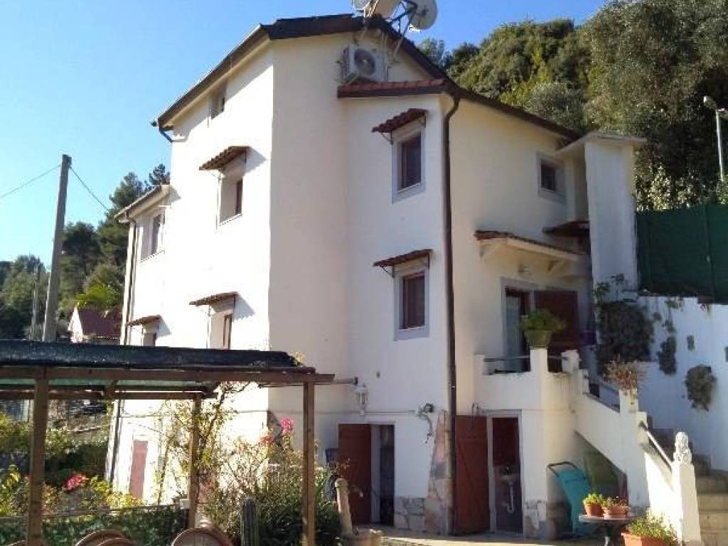 casa indipendente in vendita a Camporosso in zona Ciaixe