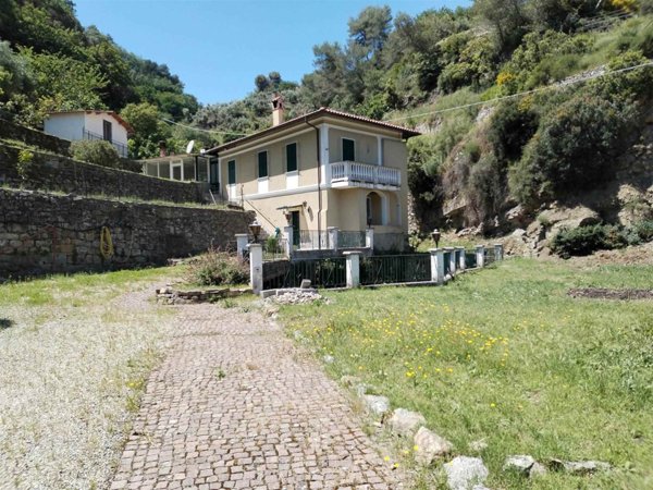casa indipendente in vendita a Camporosso