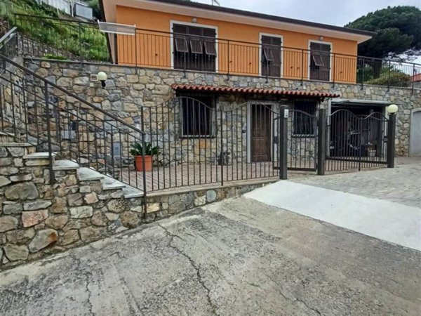 casa indipendente in vendita a Camporosso
