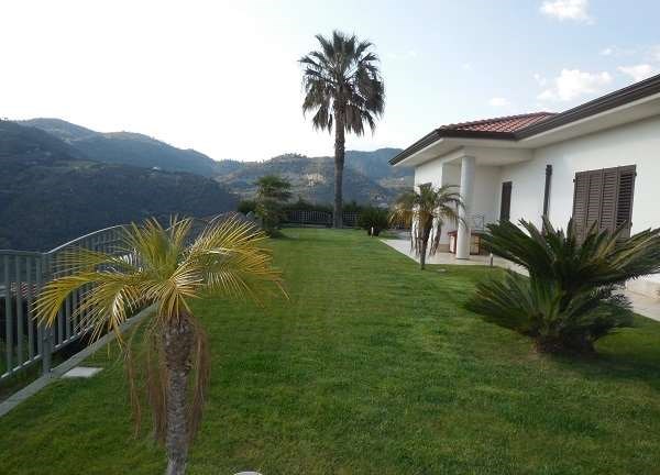 casa indipendente in vendita a Camporosso