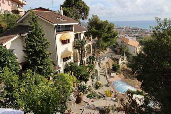 casa indipendente in vendita a Camporosso