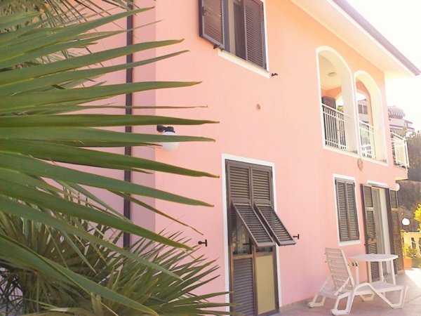 casa indipendente in vendita a Camporosso