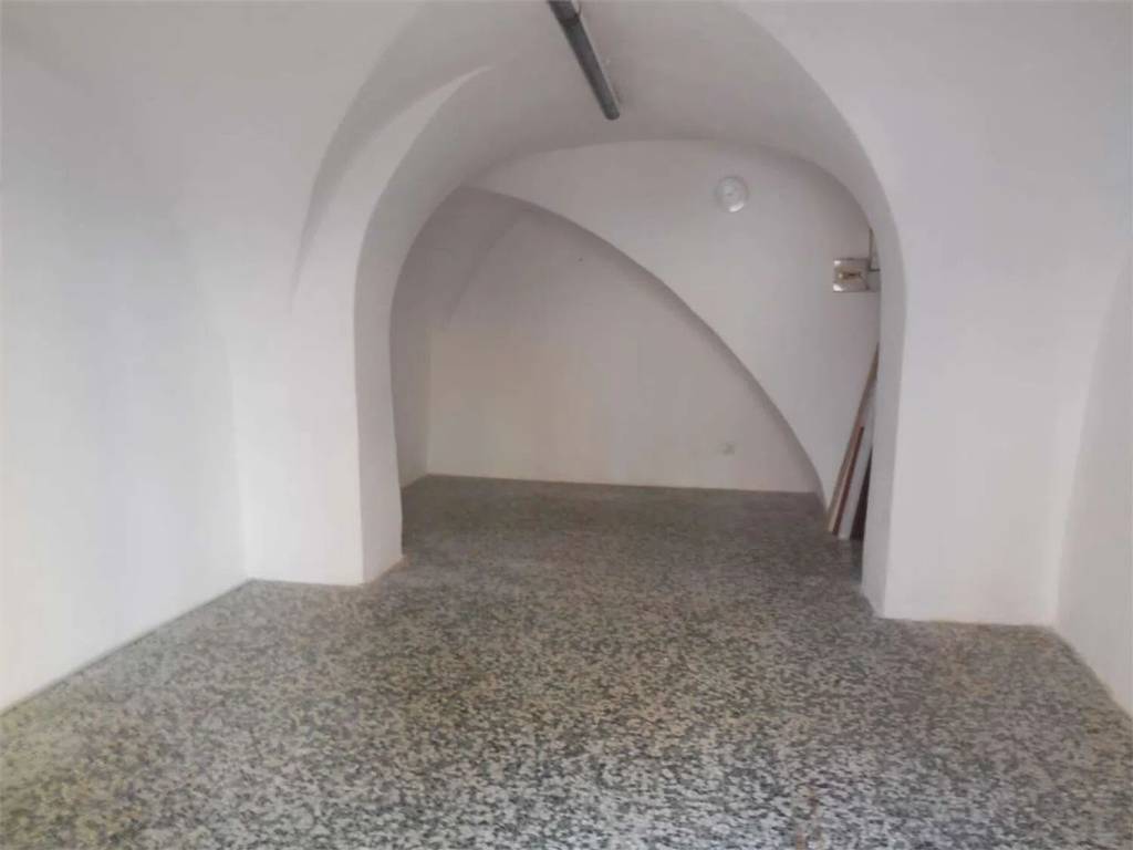 locale commerciale in vendita a Camporosso
