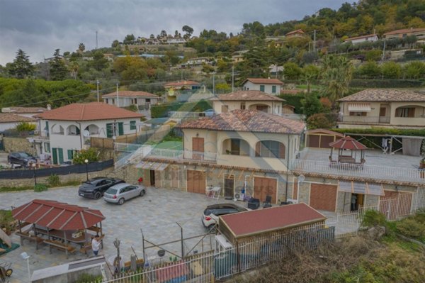 casa indipendente in vendita a Camporosso