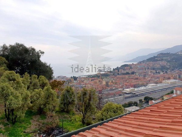 casa indipendente in vendita a Camporosso