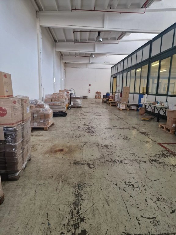 locale di sgombero in vendita a Camporosso