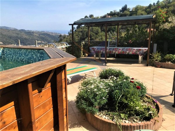 casa indipendente in vendita a Camporosso