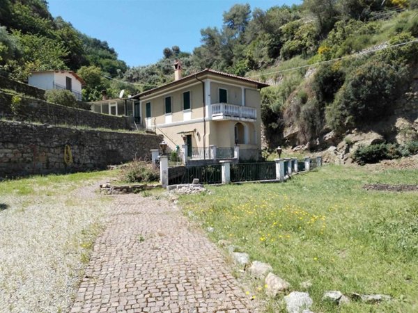 casa indipendente in vendita a Camporosso