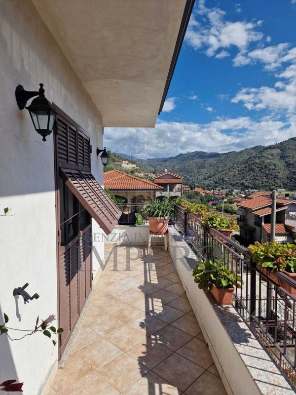 casa indipendente in vendita a Camporosso