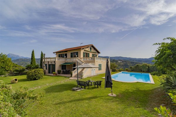 casa indipendente in vendita a Camporosso