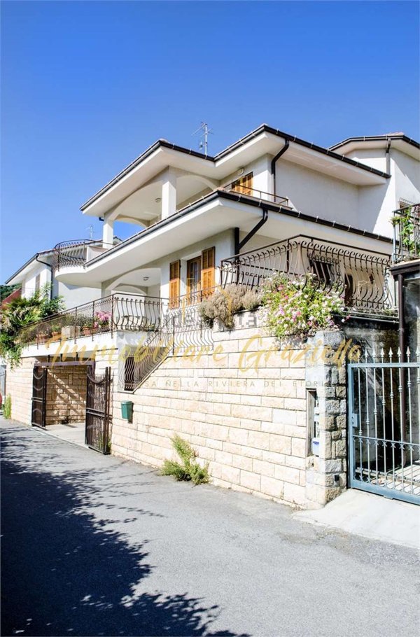 casa indipendente in vendita a Camporosso