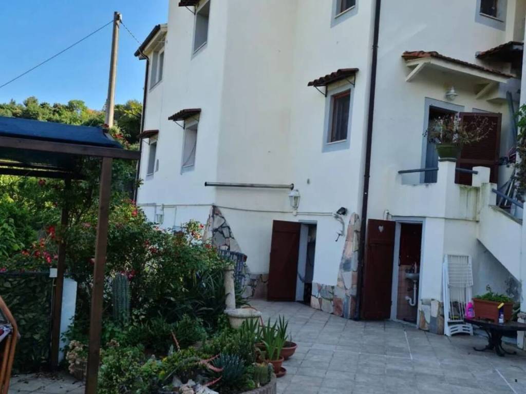 casa indipendente in vendita a Camporosso