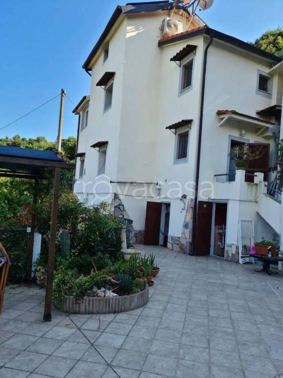 casa indipendente in vendita a Camporosso