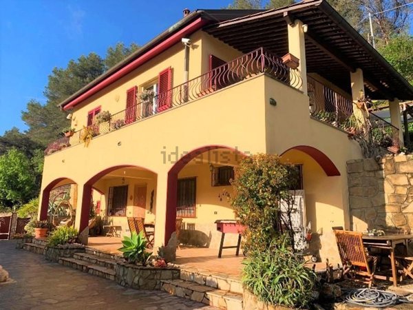 casa indipendente in vendita a Camporosso