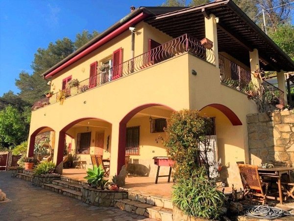 casa indipendente in vendita a Camporosso