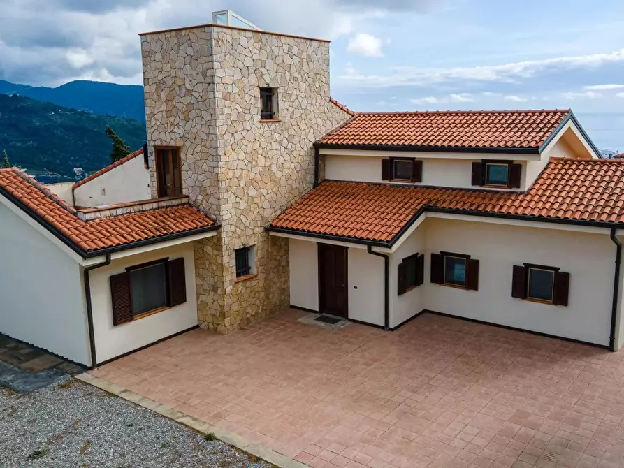 casa indipendente in vendita a Camporosso