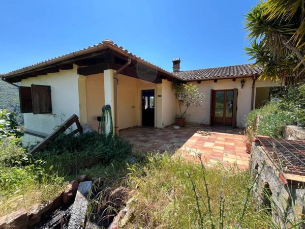 casa indipendente in vendita a Camporosso in zona Ciaixe