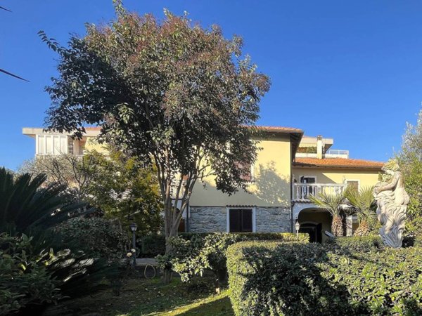 casa indipendente in vendita a Camporosso