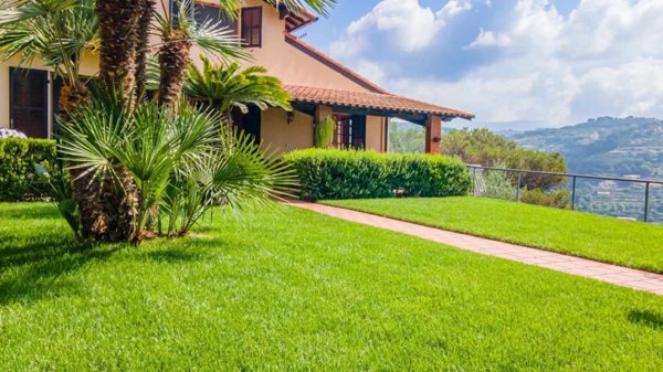 casa indipendente in vendita a Camporosso