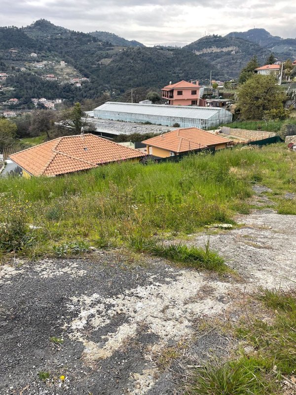 terreno edificabile in vendita a Camporosso
