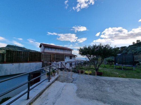 casa indipendente in vendita a Camporosso