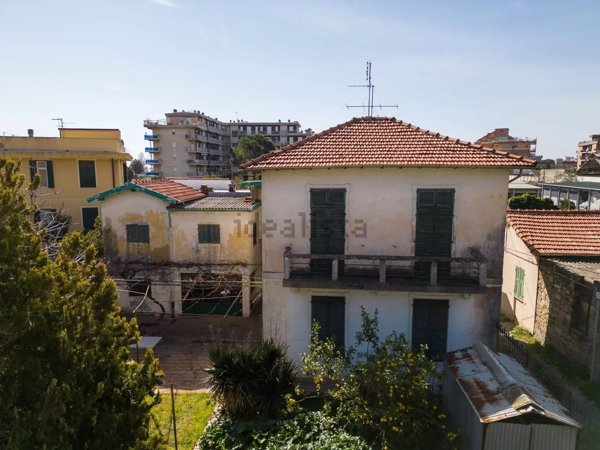 casa indipendente in vendita a Camporosso