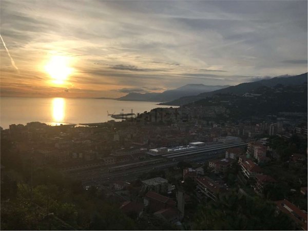 casa indipendente in vendita a Camporosso