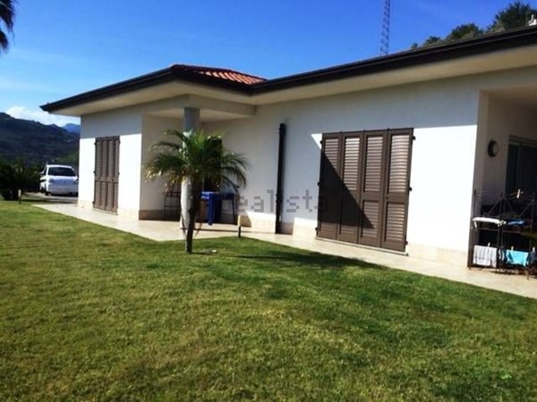 casa indipendente in vendita a Camporosso