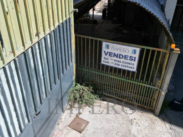 locale commerciale in vendita a Camporosso