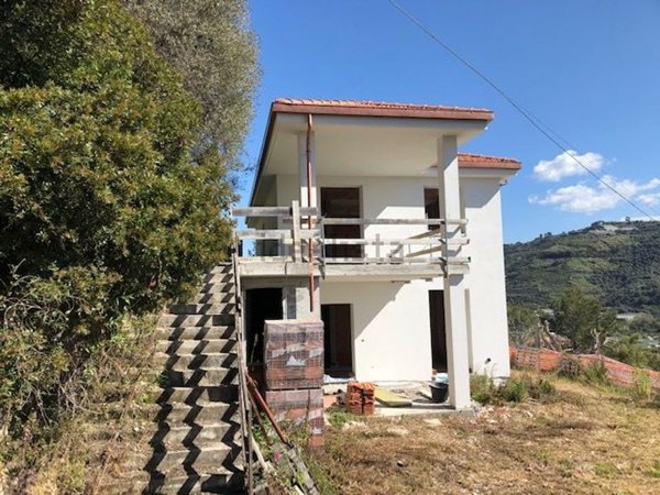 casa indipendente in vendita a Camporosso