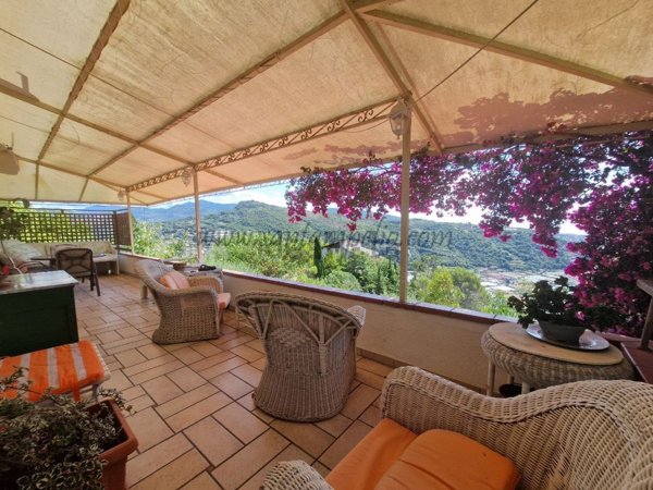 casa indipendente in vendita a Camporosso