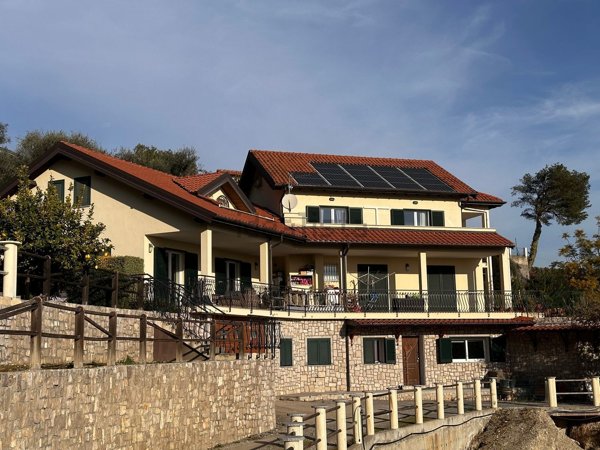 casa indipendente in vendita a Camporosso