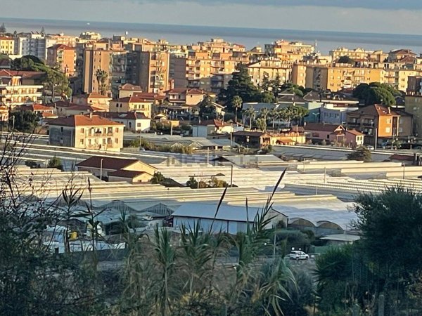 terreno edificabile in vendita a Camporosso