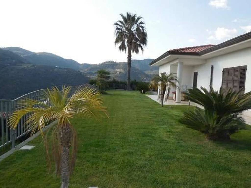 casa indipendente in vendita a Camporosso