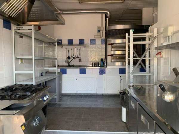 negozio in vendita a Camporosso