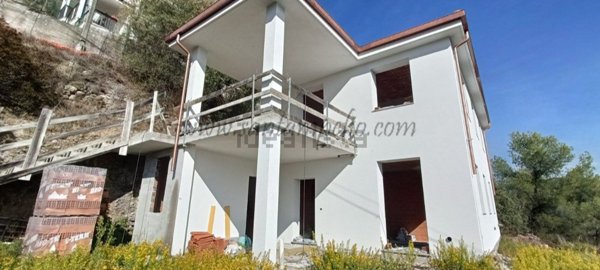 casa indipendente in vendita a Camporosso