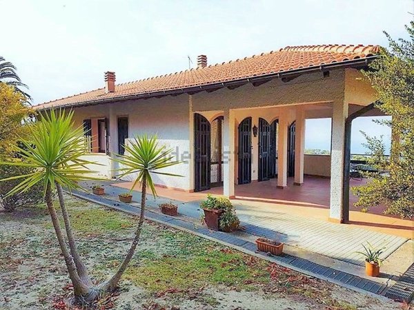 casa indipendente in vendita a Camporosso