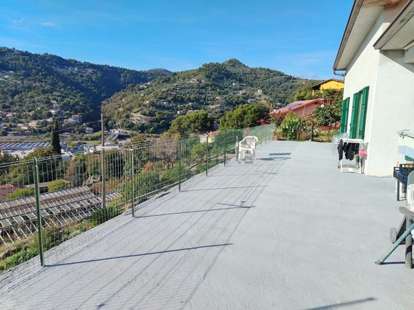 casa indipendente in vendita a Camporosso