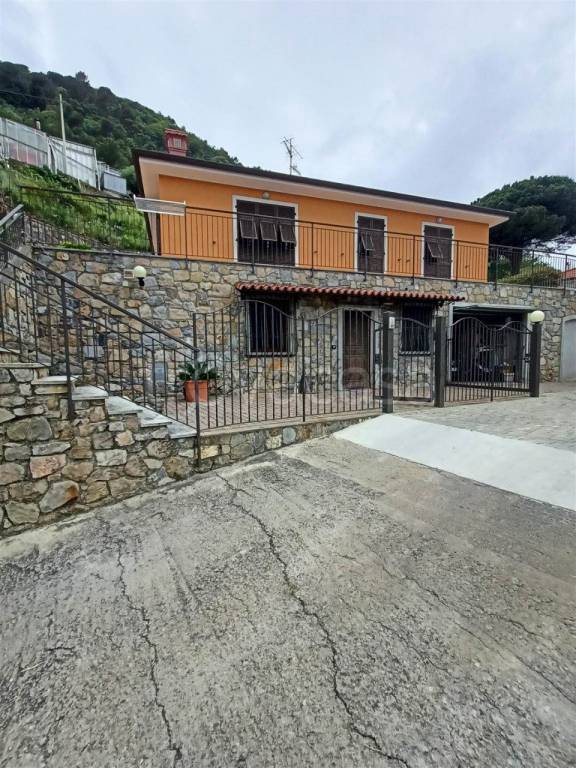 casa indipendente in vendita a Camporosso