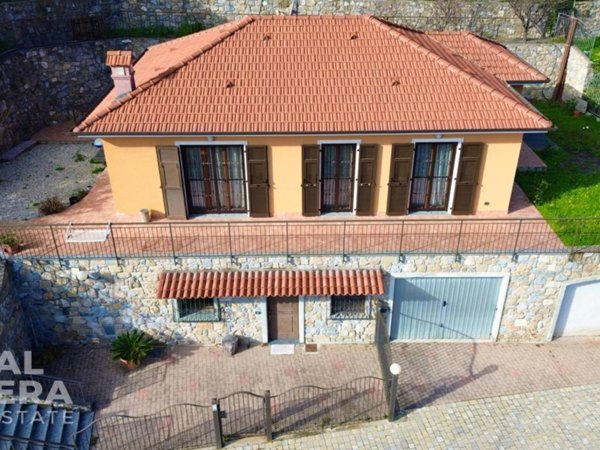 casa indipendente in vendita a Camporosso