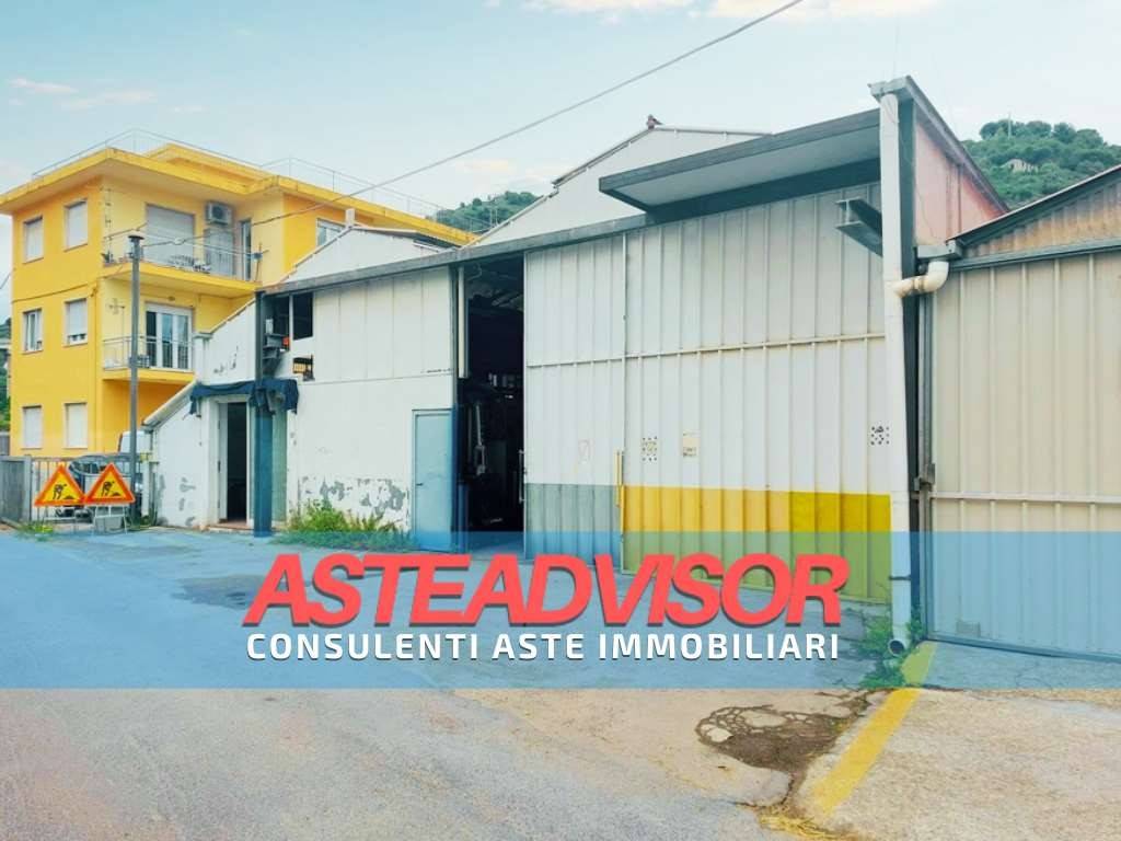 locale commerciale in vendita a Camporosso