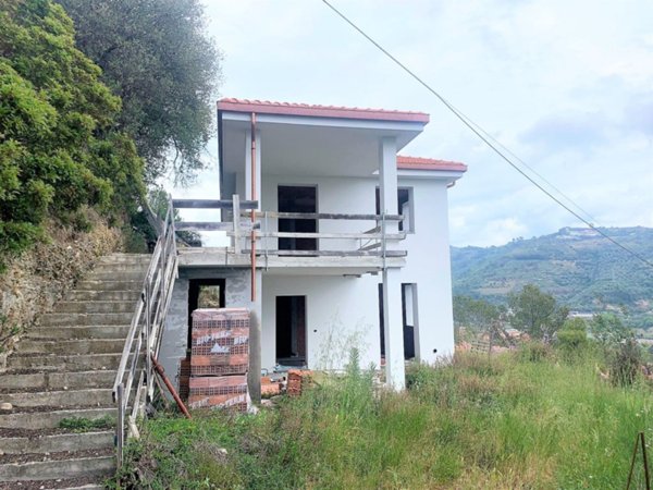 casa indipendente in vendita a Camporosso